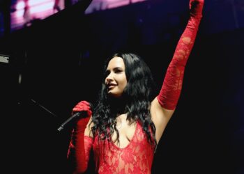 Demi Lovato emociona ao detalhar reencontro com Selena Gomez e Joe Jonas após shows esgotados