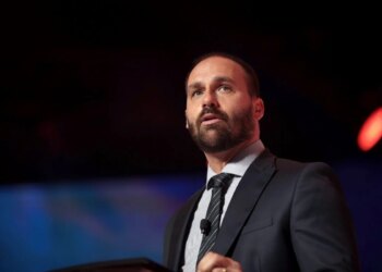 Eduardo Bolsonaro falta a interrogatório no STF sobre coação no processo do golpe