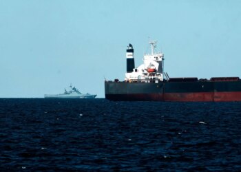 “Frota fantasma” opera fora dos radares, mas transporta quase 20% do petróleo global