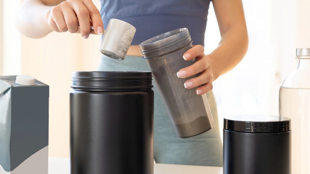 Whey com leite ou água? Saiba qual é a melhor opção para seu objetivo