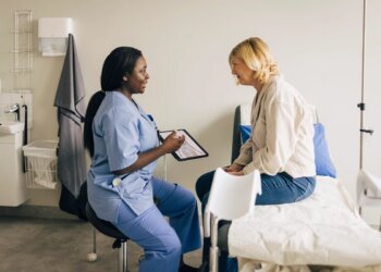 Corrimento vaginal: ginecologista aponta sinais de alerta da secreção