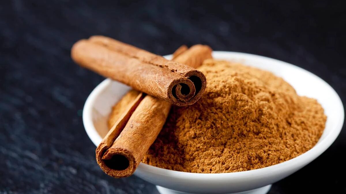 Banho de canela com açúcar: o ritual para atrair proteção e sedução