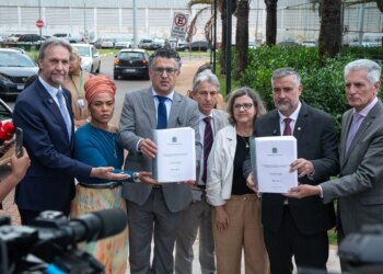 Governistas da CPMI do INSS entregam relatório alternativo à PF