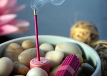Incensos afrodisíacos: aromas que elevam a energia do amor