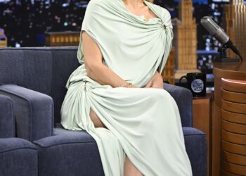 Kate Hudson celebra 47 anos e revela por que está animada para envelhecer