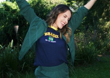 Larissa Manoela elege look "Brasil Core" e entra no clima da Copa do Mundo