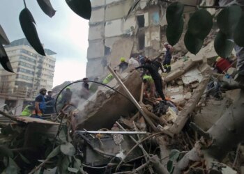 Bombardeios israelenses no Líbano provocam pânico e mais de 100 mortes