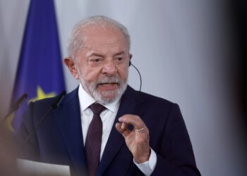 ‘Tenho muita preocupação no Brasil para me preocupar com a Venezuela’, diz Lula na Espanha