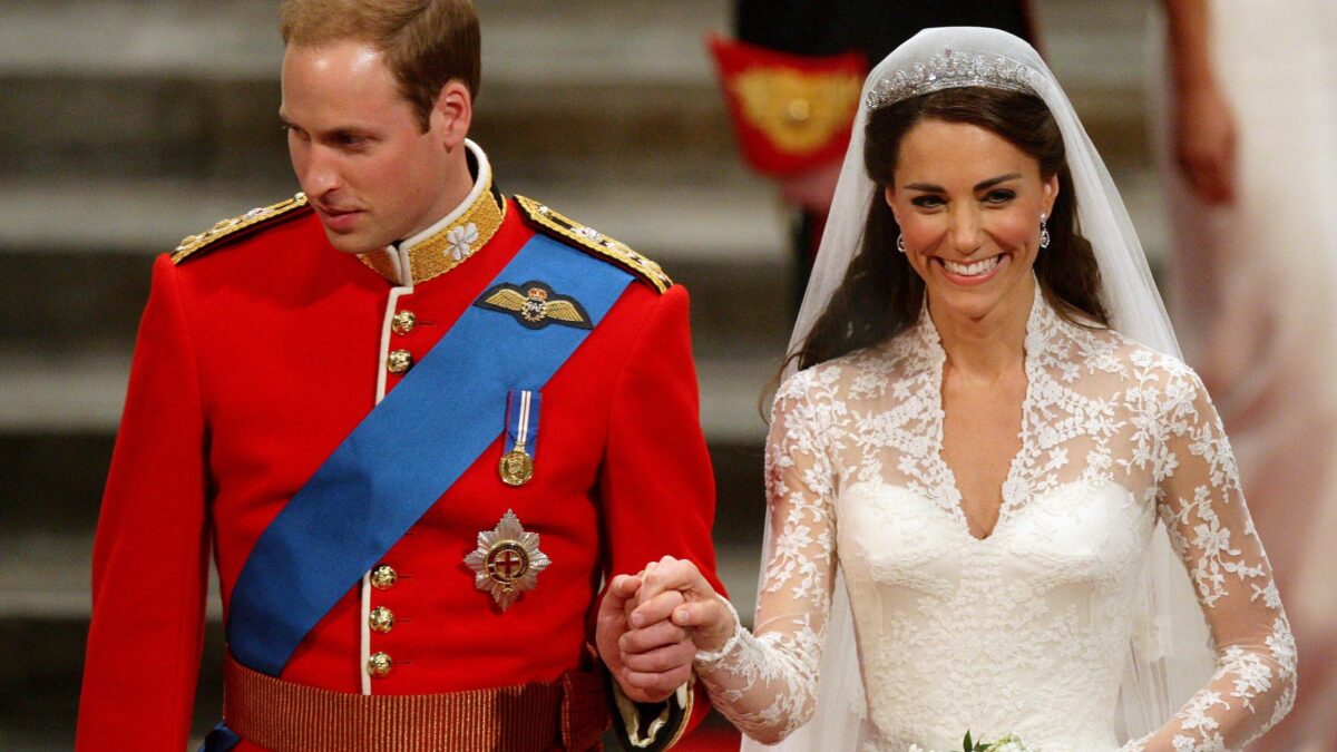 O segredo e a arte por trás do icônico vestido de noiva de Kate Middleton