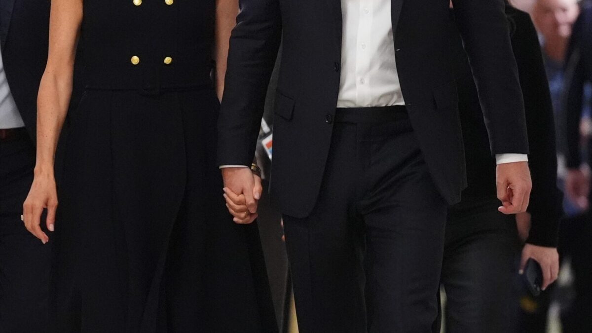 Príncipe Harry diz que segue parte da família real e responde a críticas em visita à Ucrânia
