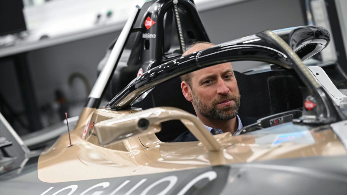 Príncipe William celebra 8 anos de Louis com imersão no futuro dos carros de corrida