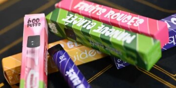 Reino Unido avança com veto a tabaco para nascidos após 2008