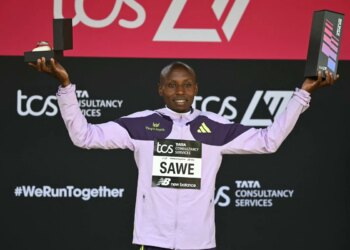 Queniano é o 1º homem a completar maratona em menos de 2 horas