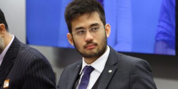 Os 16 deputados que votaram contra PEC que garante recursos mínimos para assistência social