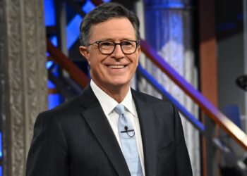 Stephen Colbert ironiza especulações e comenta futuro após fim do Late Show