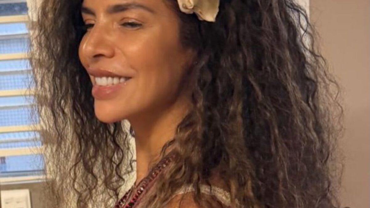 Vanessa da Mata aposta em cabelos longos em novos cliques