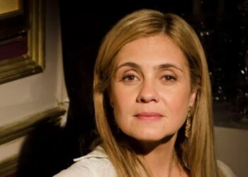 Adriana Esteves ajuda mãe com bebê e viraliza