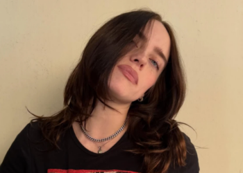 Billie Eilish diz que passou a acreditar em signos após namorar um geminiano