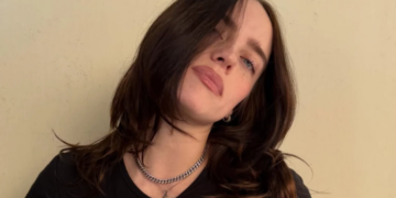 Billie Eilish diz que passou a acreditar em signos após namorar um geminiano