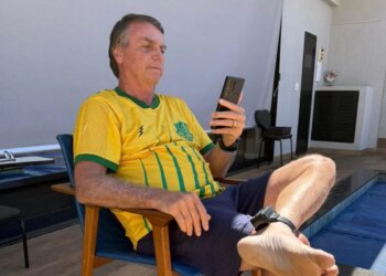 PM relata ao STF troca do carregador da tornozeleira de Bolsonaro