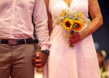 Cansou de esperar? Veja simpatia para atrair o pedido de casamento