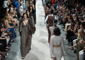 Jeans do Bem e Biruta celebram a atemporalidade no Metrópoles Catwalk. Veja vídeo