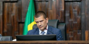 Douglas Ruas se reúne com Zanin em meio à indefinição sobre sucessão no Rio