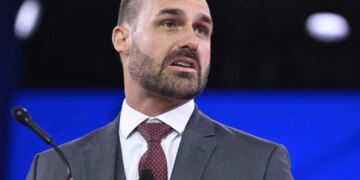 Moraes vota por condenar Eduardo Bolsonaro à prisão