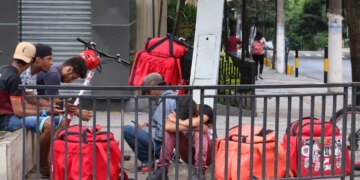 Governo pede retirada de pauta e trava votação de projeto sobre trabalho por apps 