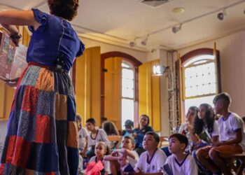 Novas tecnologias impactam hábito de contação de histórias