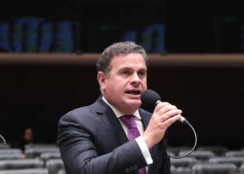 Deputado do PL faz acordo com PGR e vai devolver R$ 1,4 milhão por contratação de funcionárias fantasmas