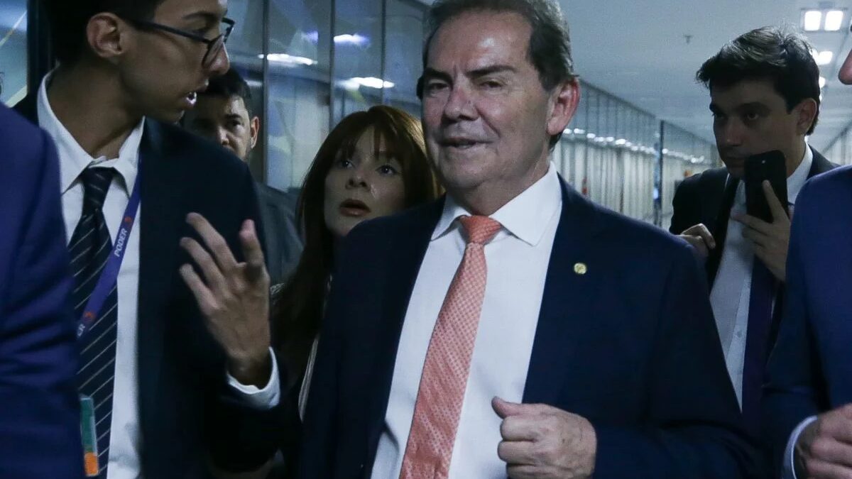 Centrais sindicais pedem a Motta que Paulinho da Força relate PEC do fim da escala 6×1