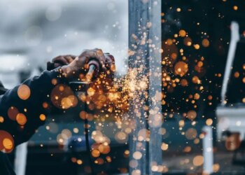 Exportações industriais devem enfraquecer em curto prazo com dólar abaixo de R$ 5