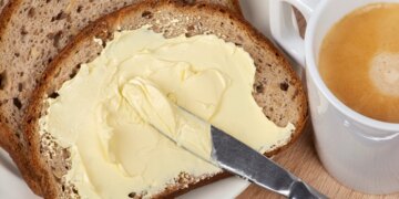 Médico diz o que acontece com o corpo de quem come manteiga todo dia