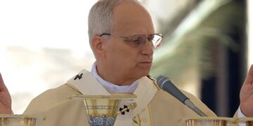 Papa Leão XIV faz apelo pela paz e diálogo em sua 1ª missa de Páscoa