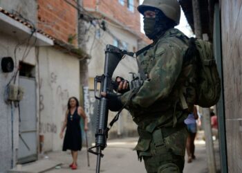 Menos de R$ 1 por preso e bilhões para policiamento: dossiê expõe distorções na segurança dos estados