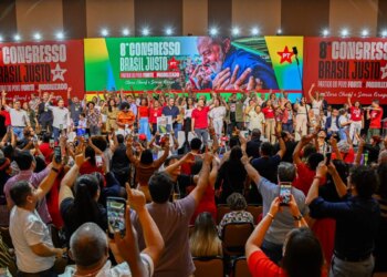 Com críticas a Trump e foco em reeleição de Lula, PT aprova manifesto