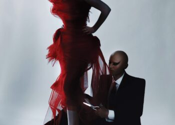 "Queremos mostrar ao mundo que você não deveria julgar um livro pela capa", diz Matières Fécales, o duo do momento, à Vogue