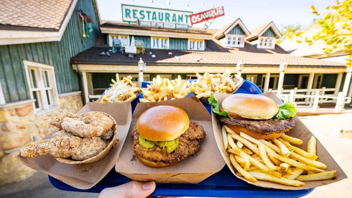 Adeus a um clássico: Disney começa a demolir famoso restaurante