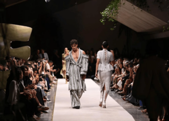 Brunna Lettieri, Carmen Steffens e Sacramound desfilam no Metrópoles Catwalk. Veja vídeo