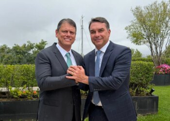 O fator Tarcísio na campanha de Flávio à Presidência