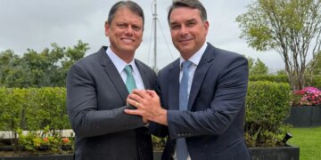 O fator Tarcísio na campanha de Flávio à Presidência