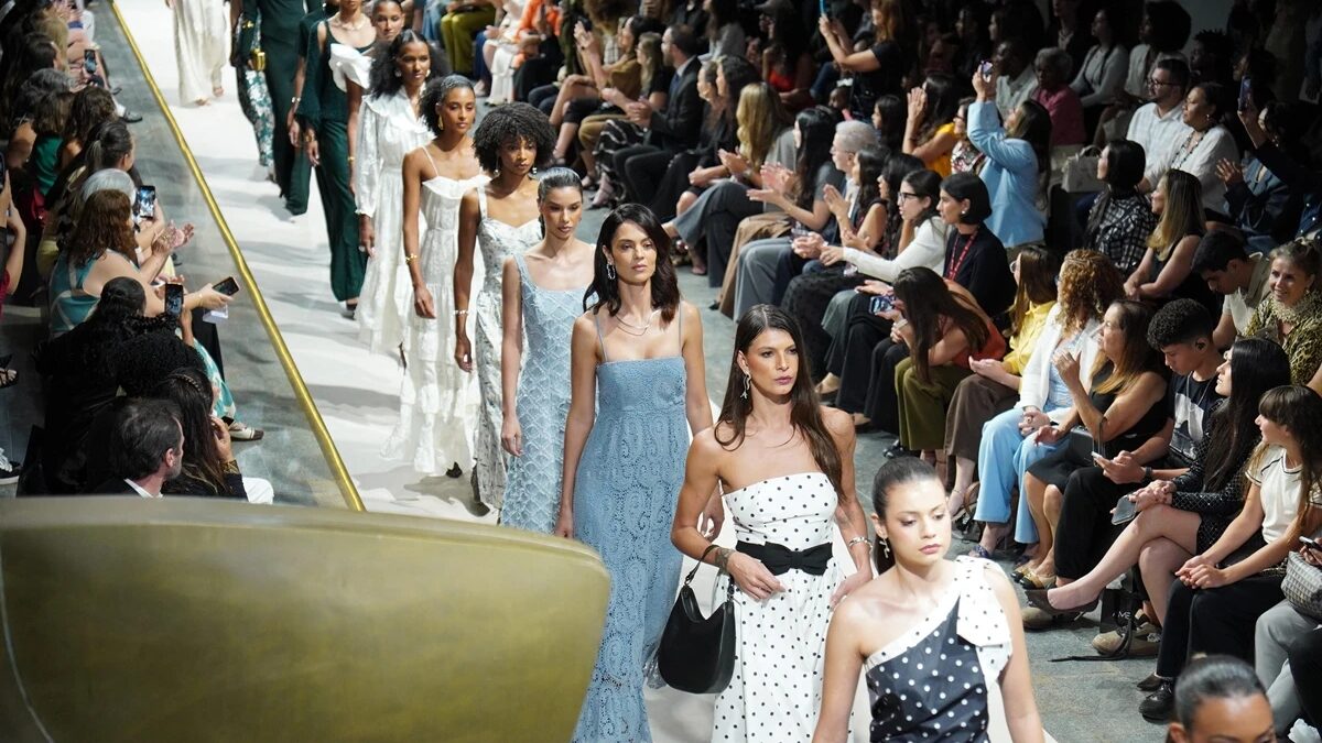 Zinc Complements, Amek e Hills abrem a passarela do Metrópoles Catwalk. Assista aos desfiles