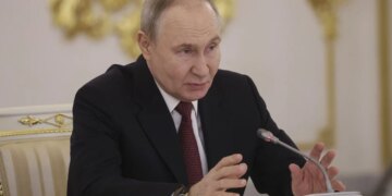 Putin diz que guerra na Ucrânia se aproxima do fim e critica Otan