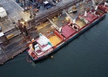 Balança comercial tem superávit de US$10,537 bi em abril com exportações mais fortes