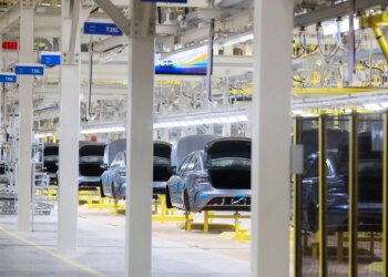 China exporta mais veículos elétricos do que carros tradicionais pela primeira vez