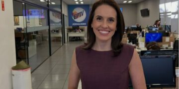 Apresentadora erra nome de noivo ao vivo que reage: ‘Não pode’