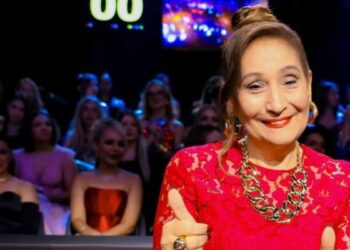 Sonia Abrão não sai mais da RedeTV!