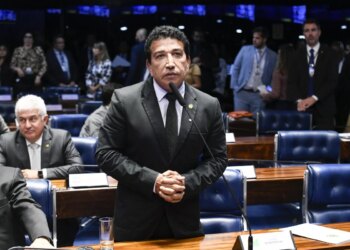 Técnica de enfermagem diz ter sido agredida por Magno Malta em hospital; senador nega