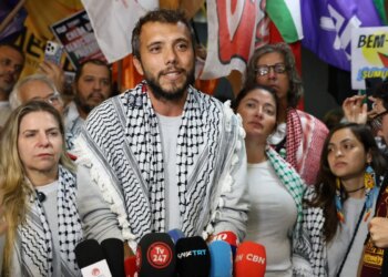 Ativista brasileiro Thiago Ávila, preso a caminho de Gaza, será interrogado em Israel